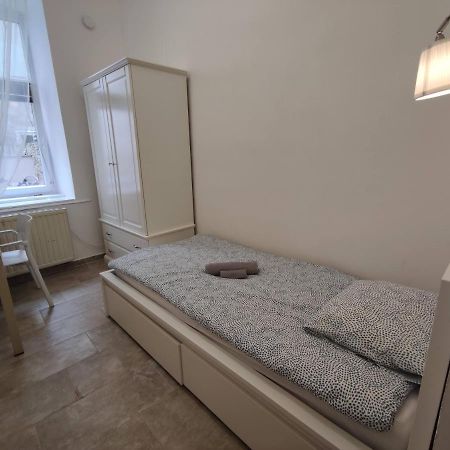 וינה Room With Privat Shower In 3 Rooms Apartment מראה חיצוני תמונה