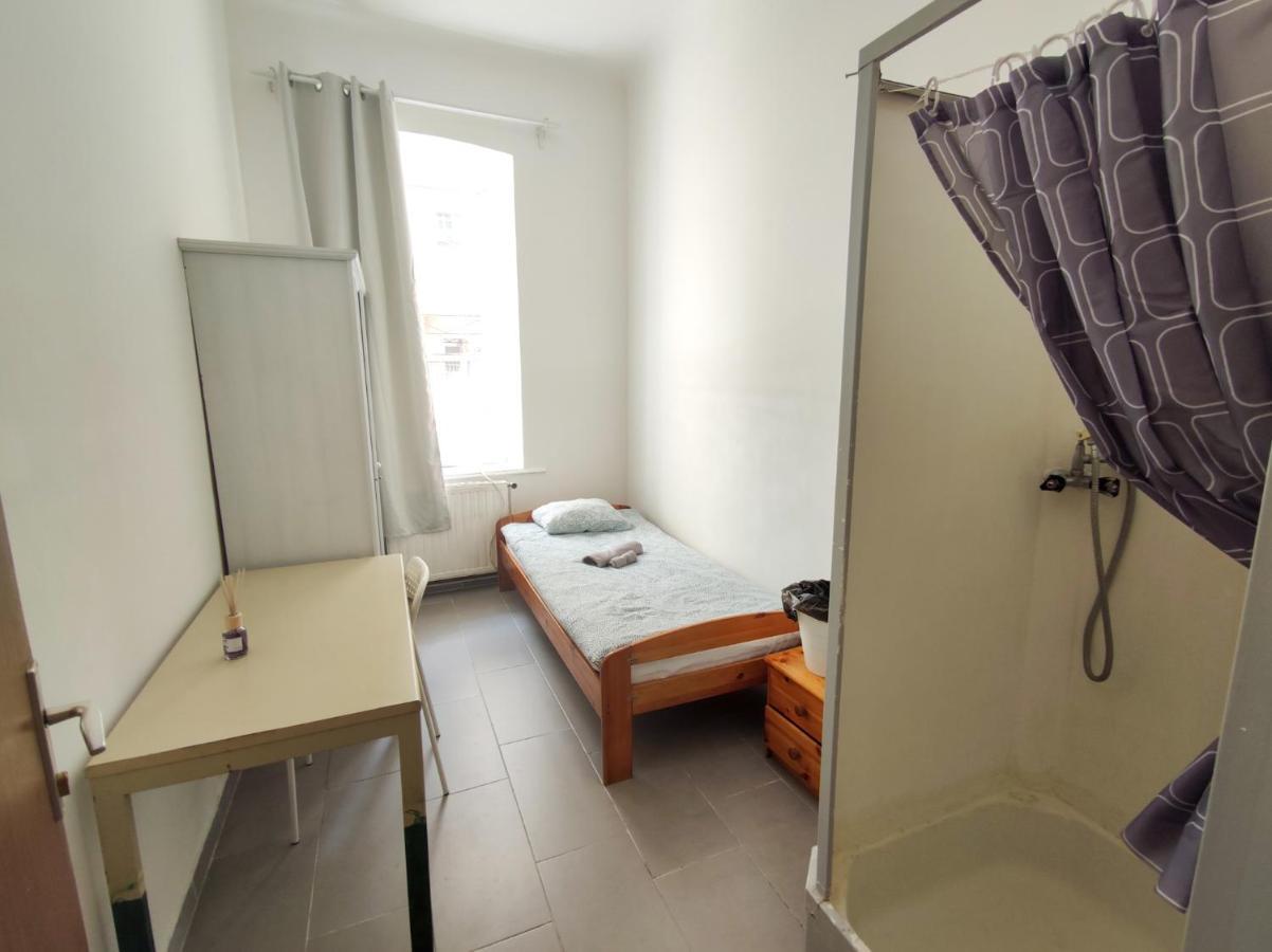 וינה Room With Privat Shower In 3 Rooms Apartment מראה חיצוני תמונה