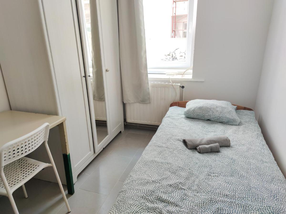 וינה Room With Privat Shower In 3 Rooms Apartment מראה חיצוני תמונה