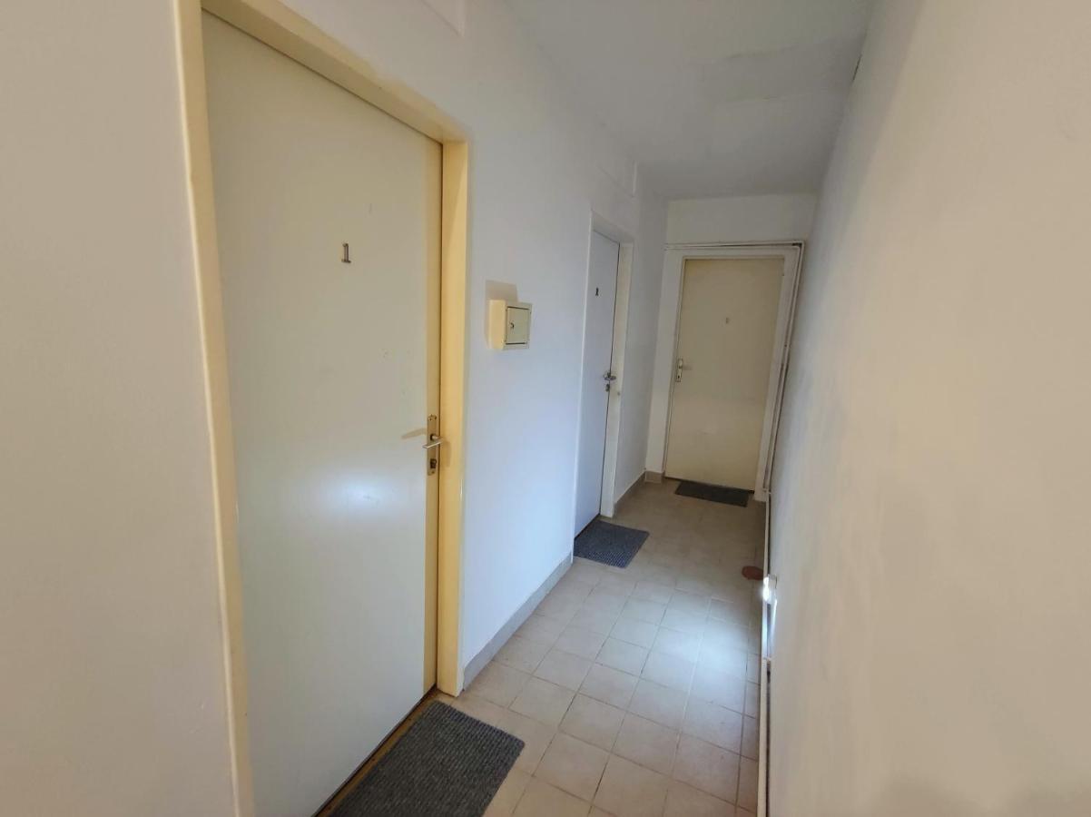 וינה Room With Privat Shower In 3 Rooms Apartment מראה חיצוני תמונה