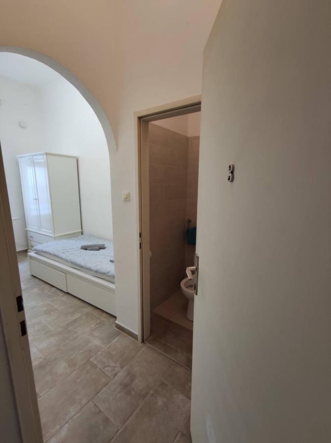 וינה Room With Privat Shower In 3 Rooms Apartment מראה חיצוני תמונה