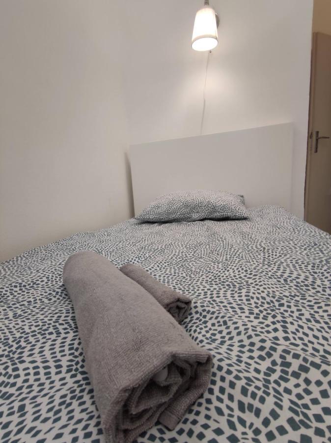 וינה Room With Privat Shower In 3 Rooms Apartment מראה חיצוני תמונה