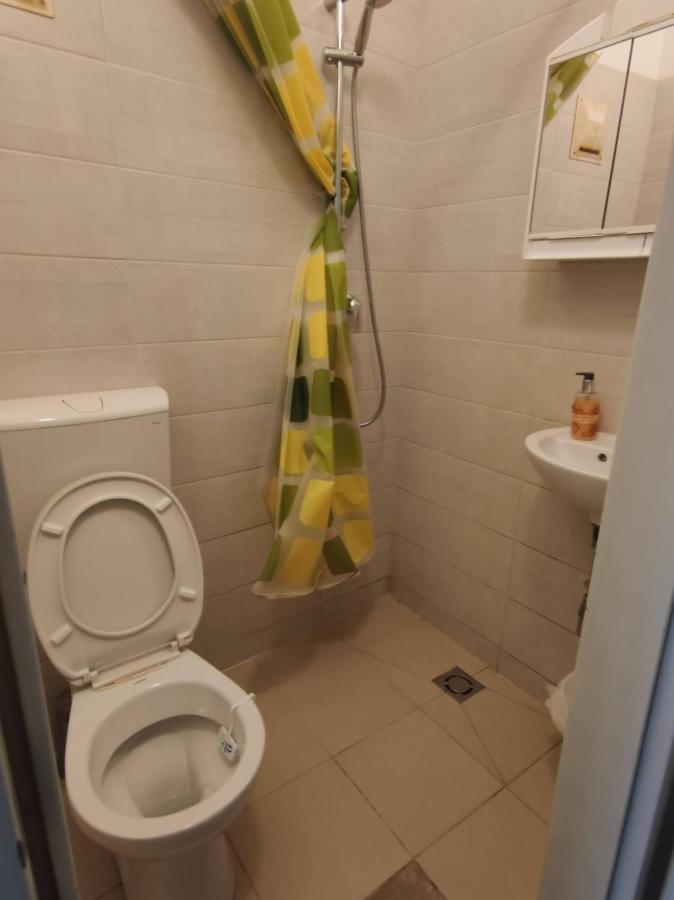 וינה Room With Privat Shower In 3 Rooms Apartment מראה חיצוני תמונה