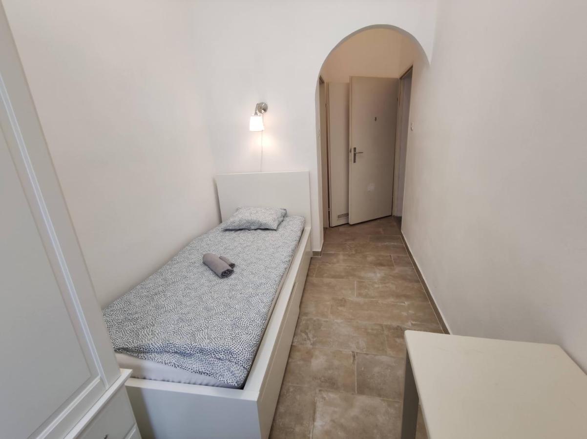 וינה Room With Privat Shower In 3 Rooms Apartment מראה חיצוני תמונה